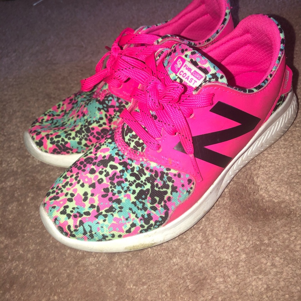 Girls 1.5 hot pink splatter new balance